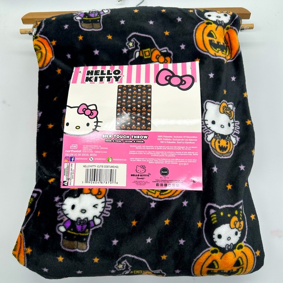 Hello Kitty Halloween Silk Touch Throw Blanket Black Orange Pumpkins Cats Stars